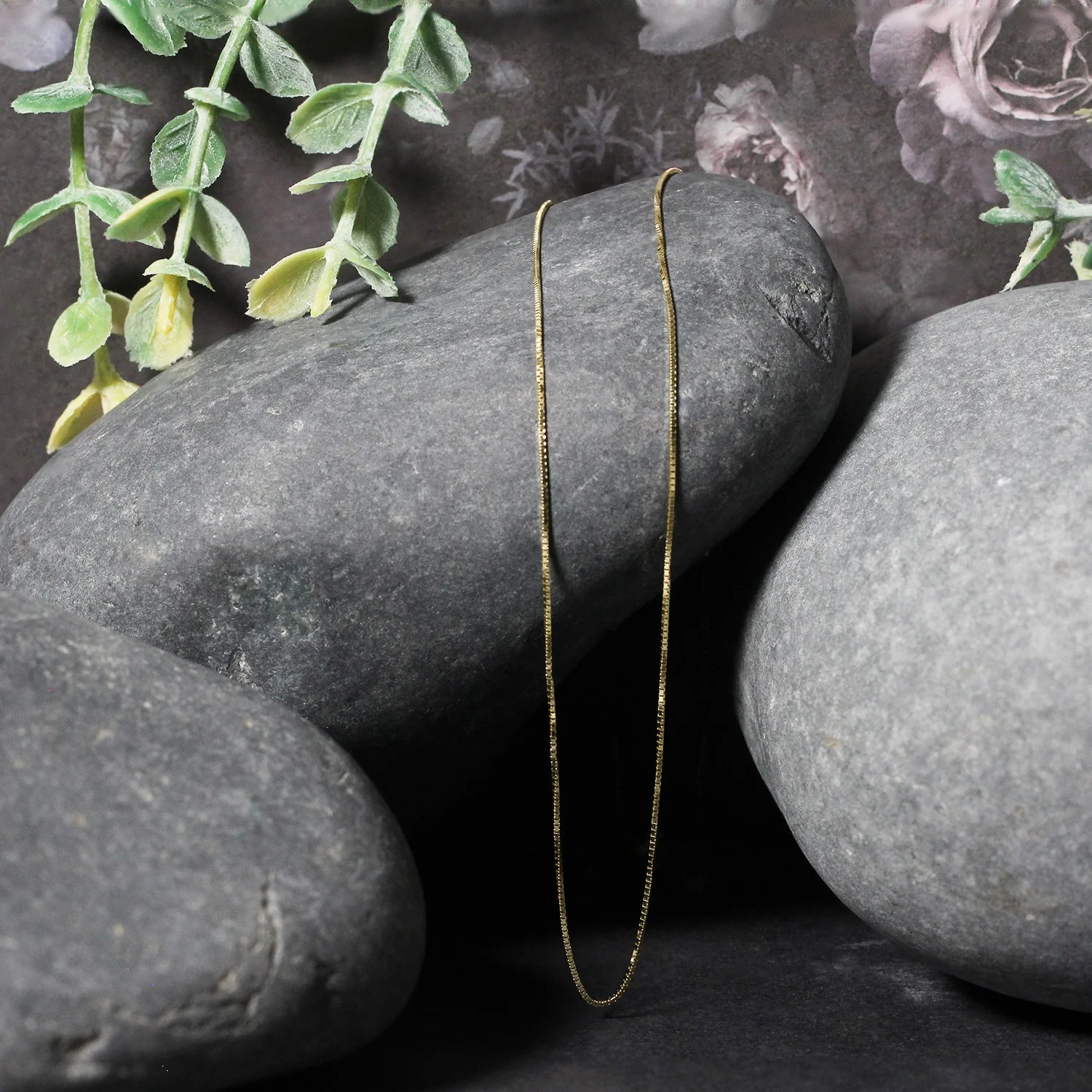 10k Yellow Gold Classic Box Chain 0.6mm - Image 4