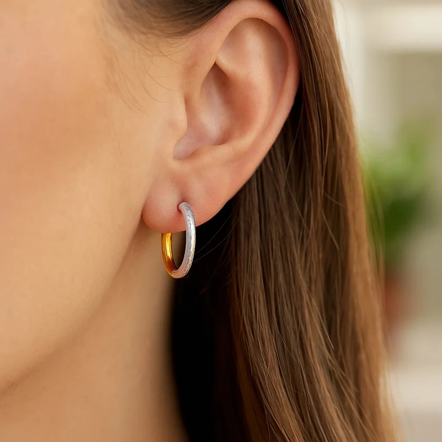 14k Two-Tone Gold Hinge Hammered Hoop Earrings - Image 3