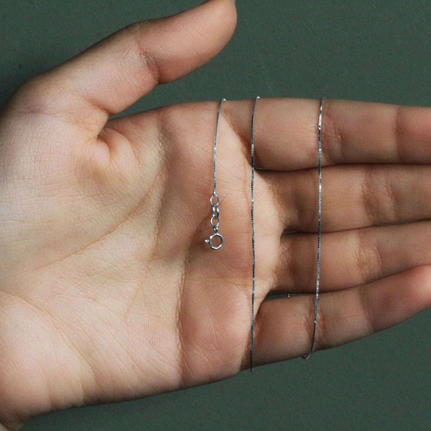14k White Gold Classic Box Chain 0.6mm - Image 24