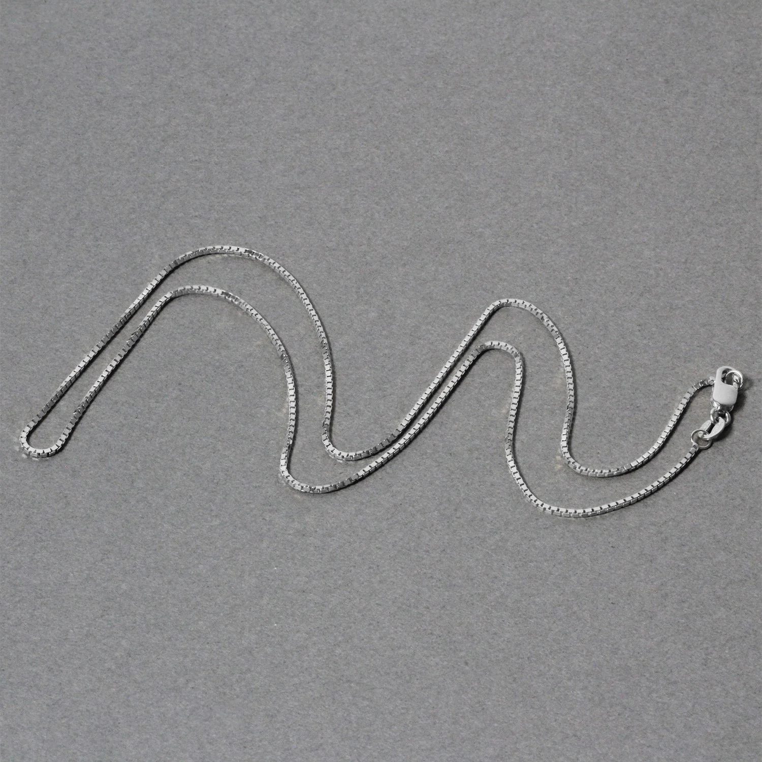 14k White Gold Classic Box Chain 1.0mm - Image 5