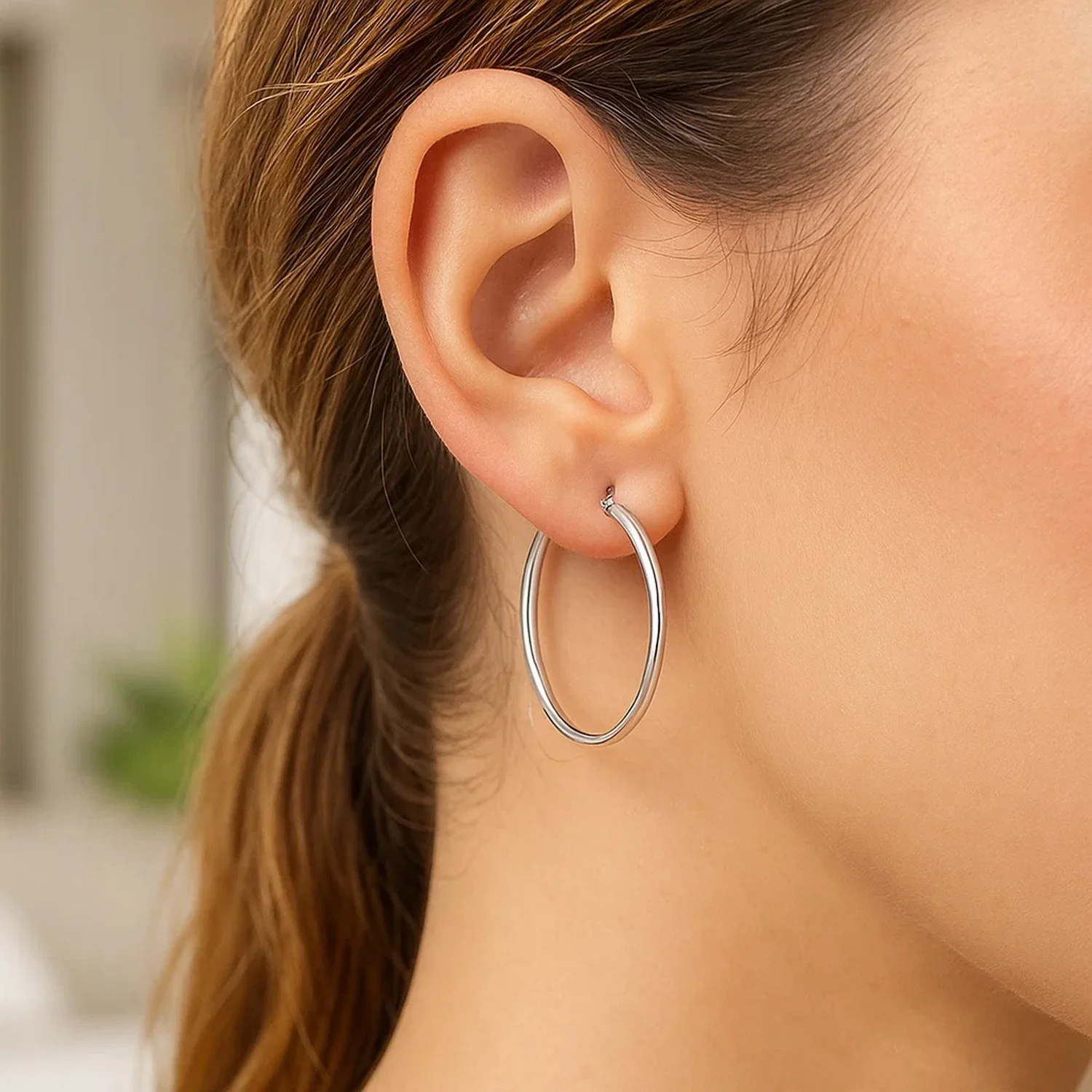14k White Gold Polished Hoop Earrings (30 mm) - Image 4