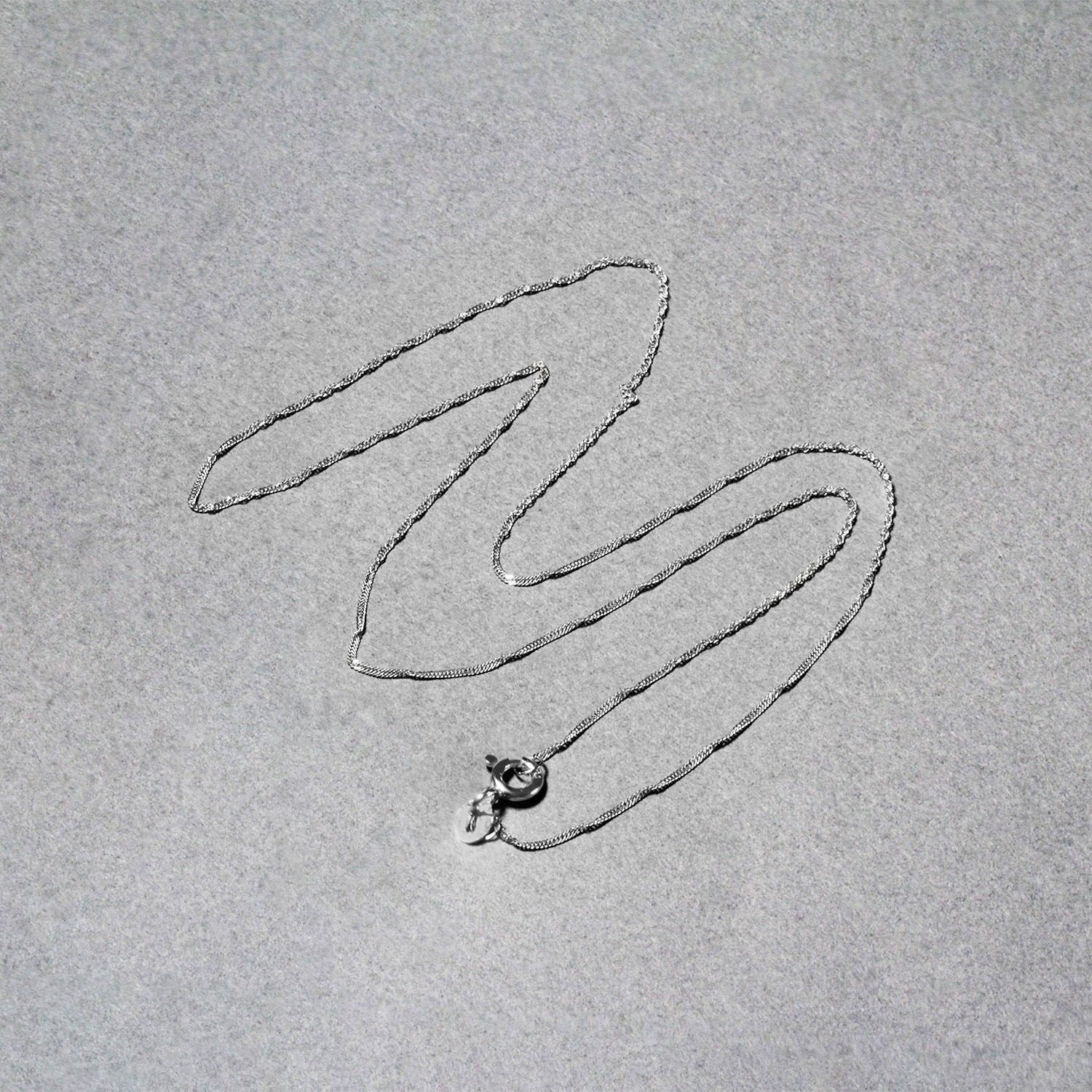 14k White Gold Singapore Chain 0.8mm - Image 5