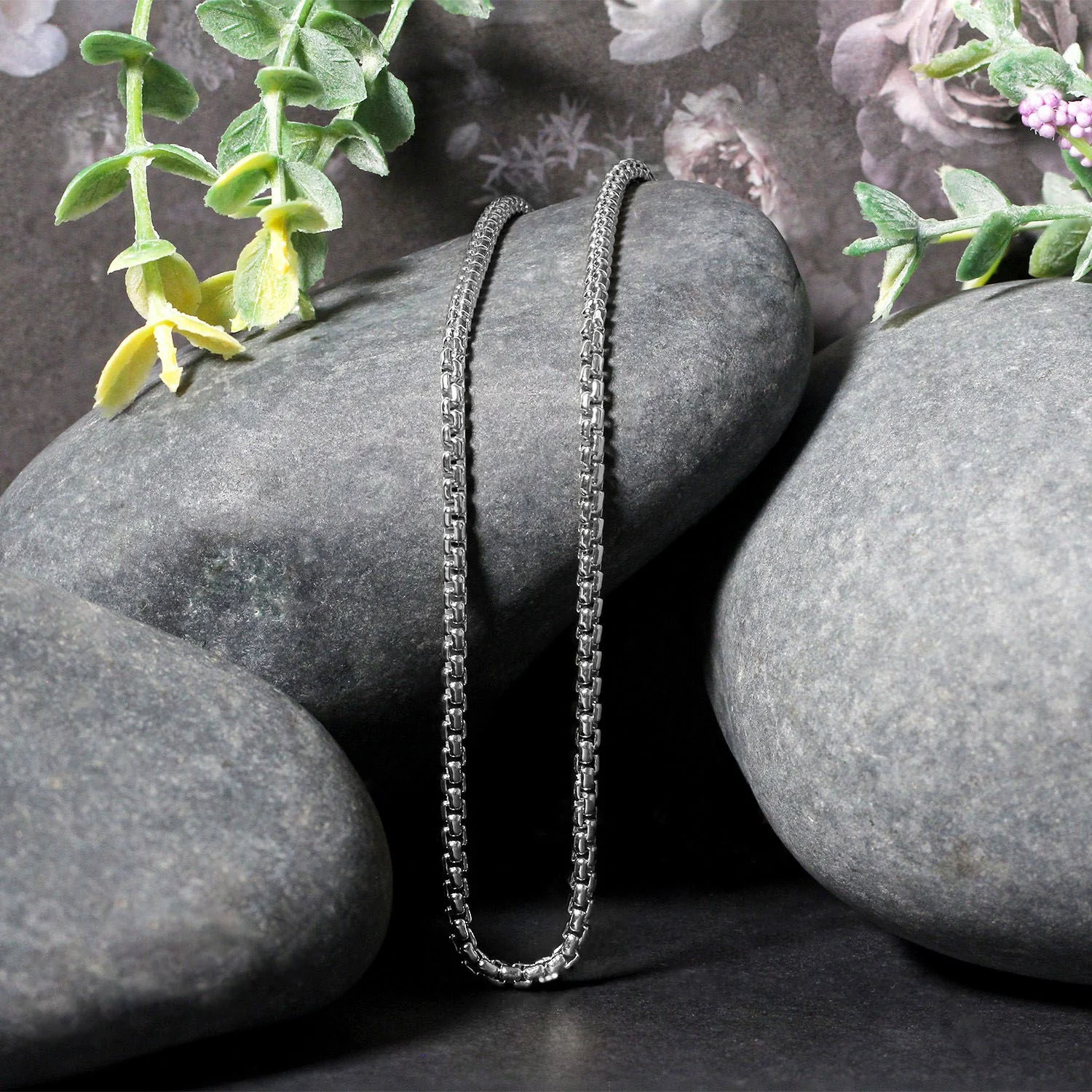 14k White Gold Solid Round Box Chain 2.5 mm - Image 4