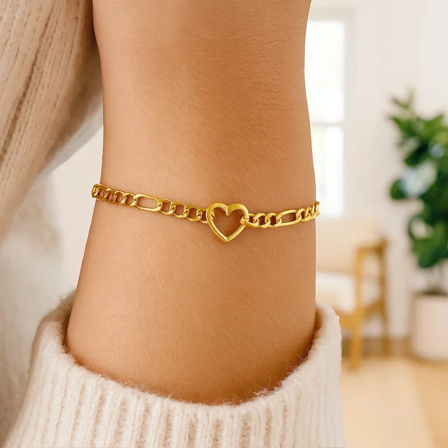 14k Yellow Gold 7 inch Figaro Chain Bracelet with Heart - Image 7