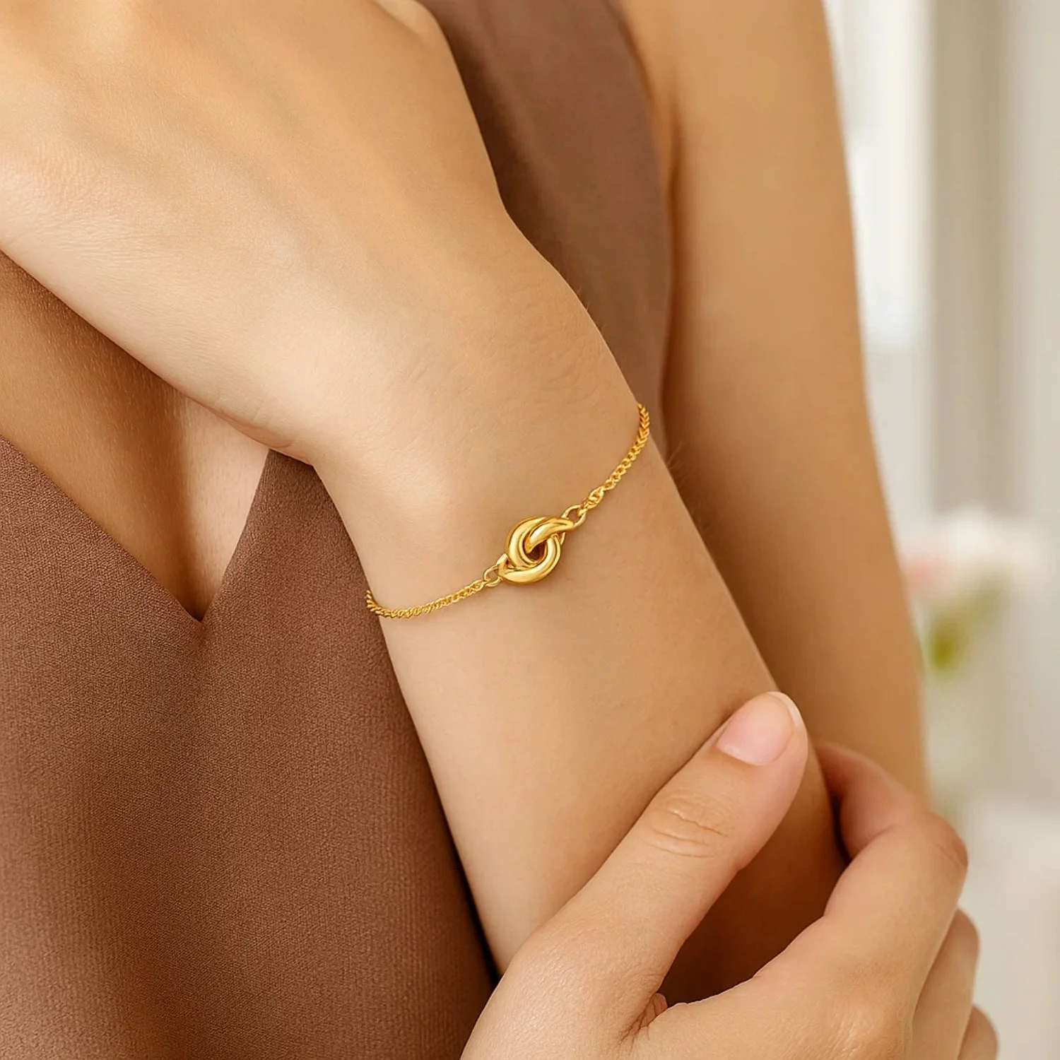 14k Yellow Gold Chain Bracelet with Polished Knot - Image 3