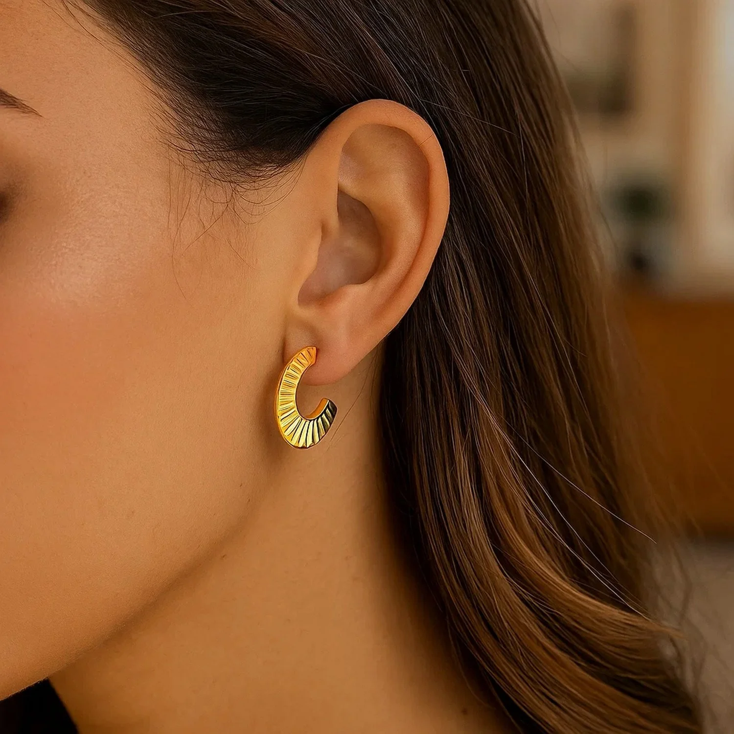 14K Yellow Gold Graduated Scalloped Pointed Half Hoops - Image 2