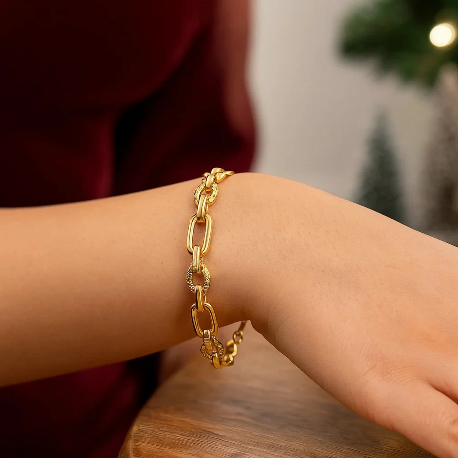 14k Yellow Gold Polished and Textured Link Bracelet - Image 3