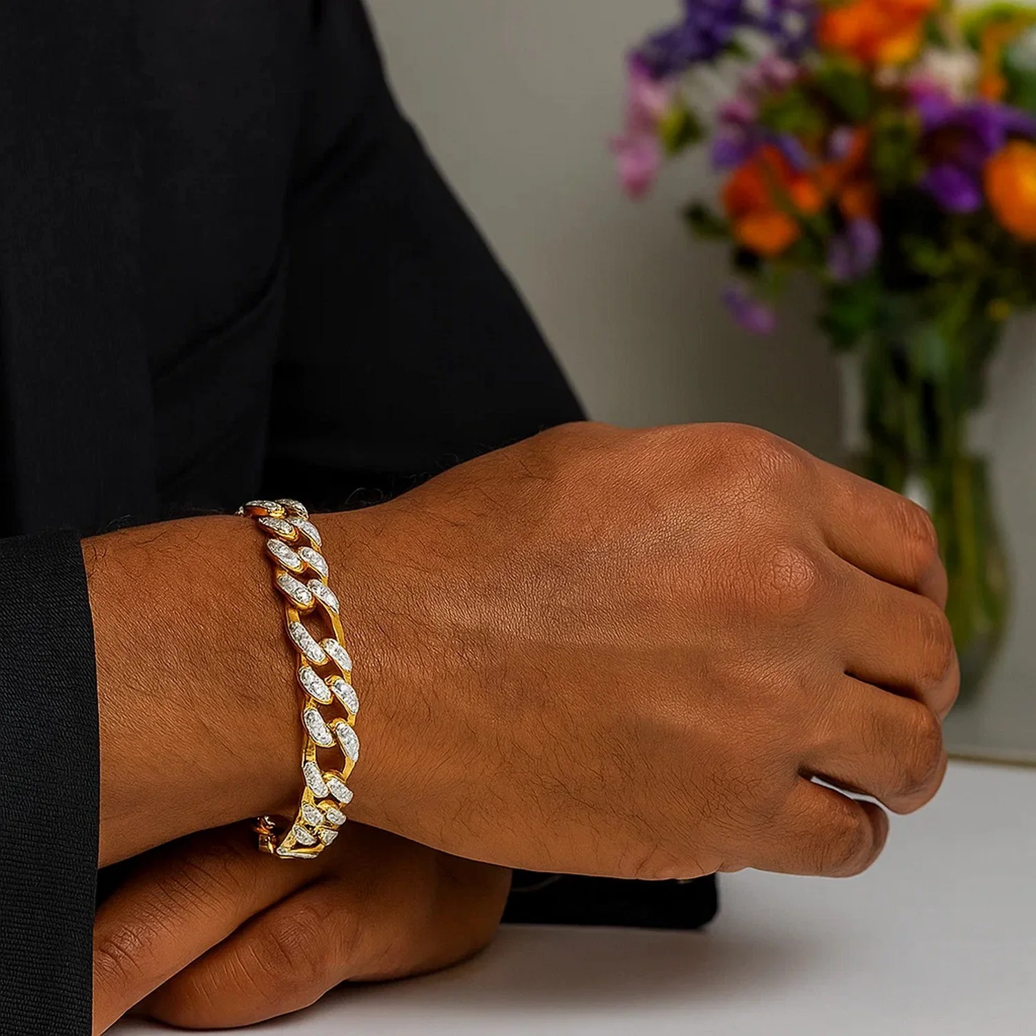 14k Yellow Gold White Pave High Polish Modern Lite Figaro Bracelet (9.5mm) - Image 4