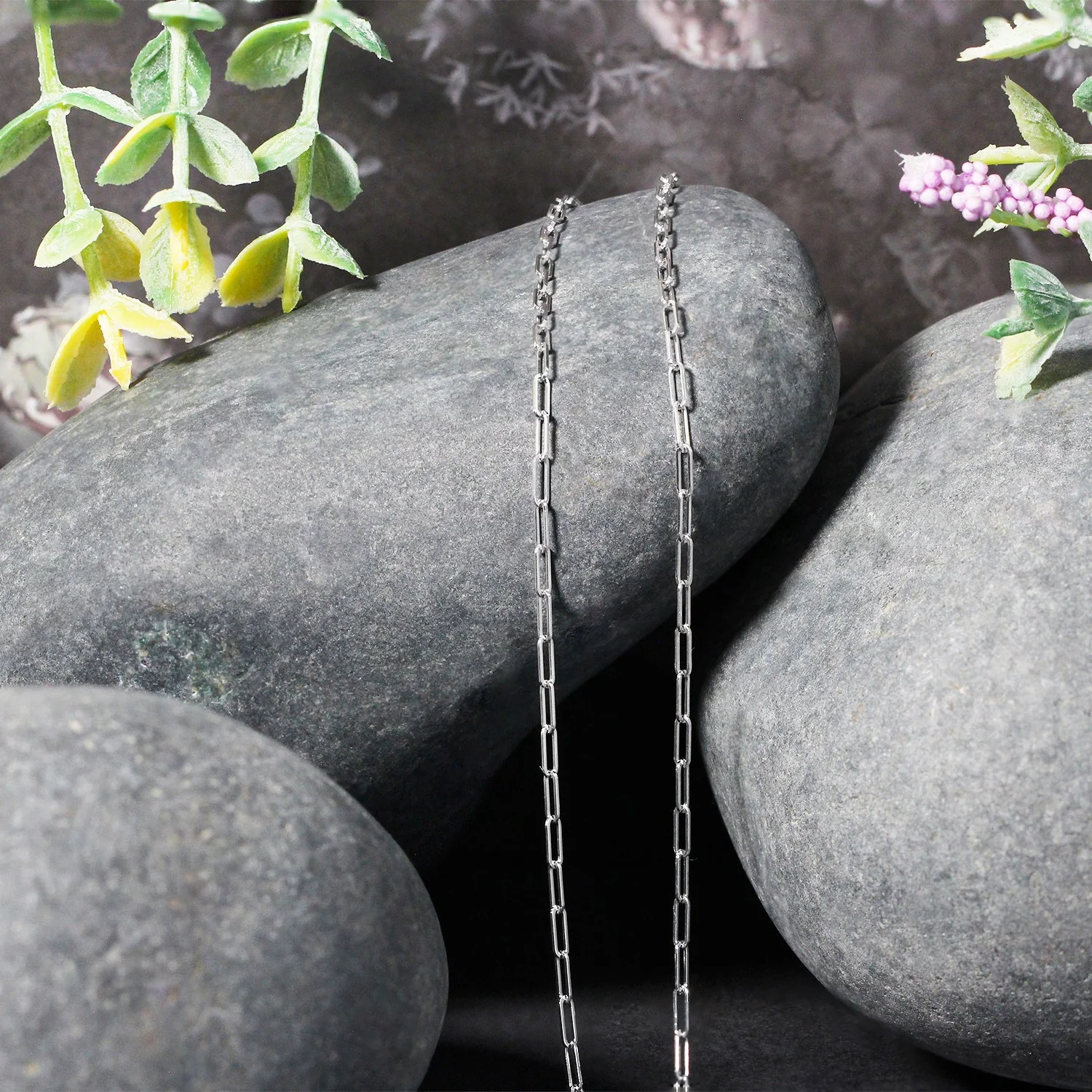 18K White Gold Fine Paperclip Chain (1.5mm) - Image 4