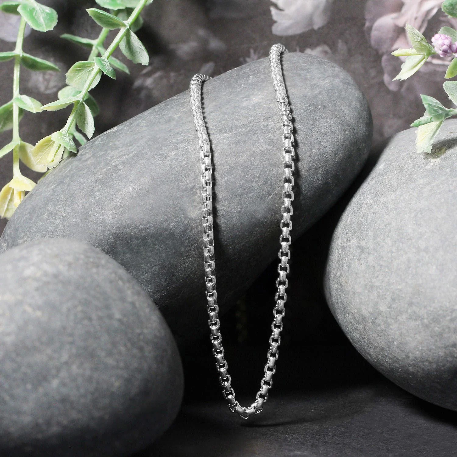 2.4mm 14k White Gold Round Box Chain - Image 4
