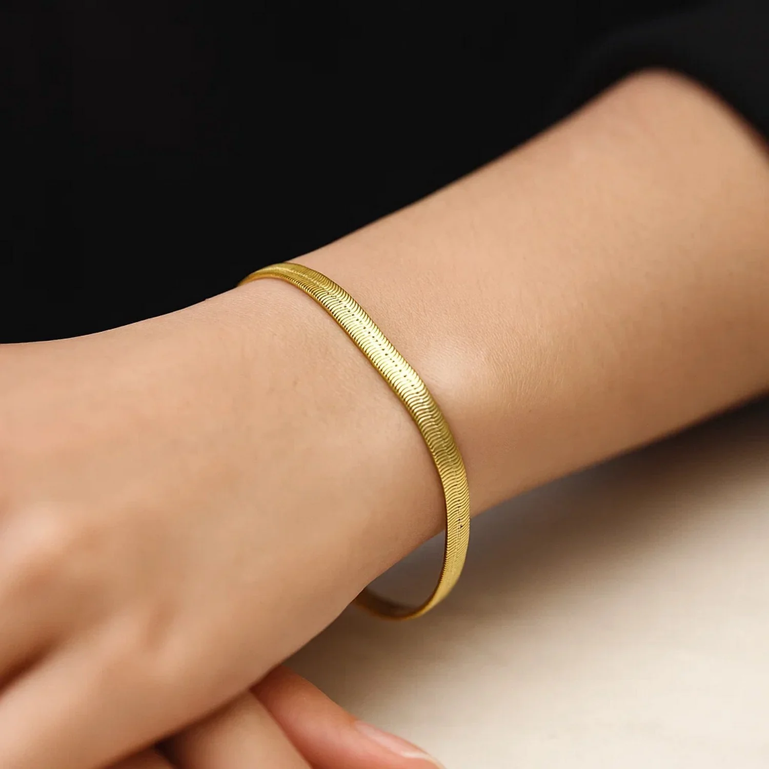 4.0mm 14k Yellow Gold Super Flex Herringbone Bracelet - Image 6