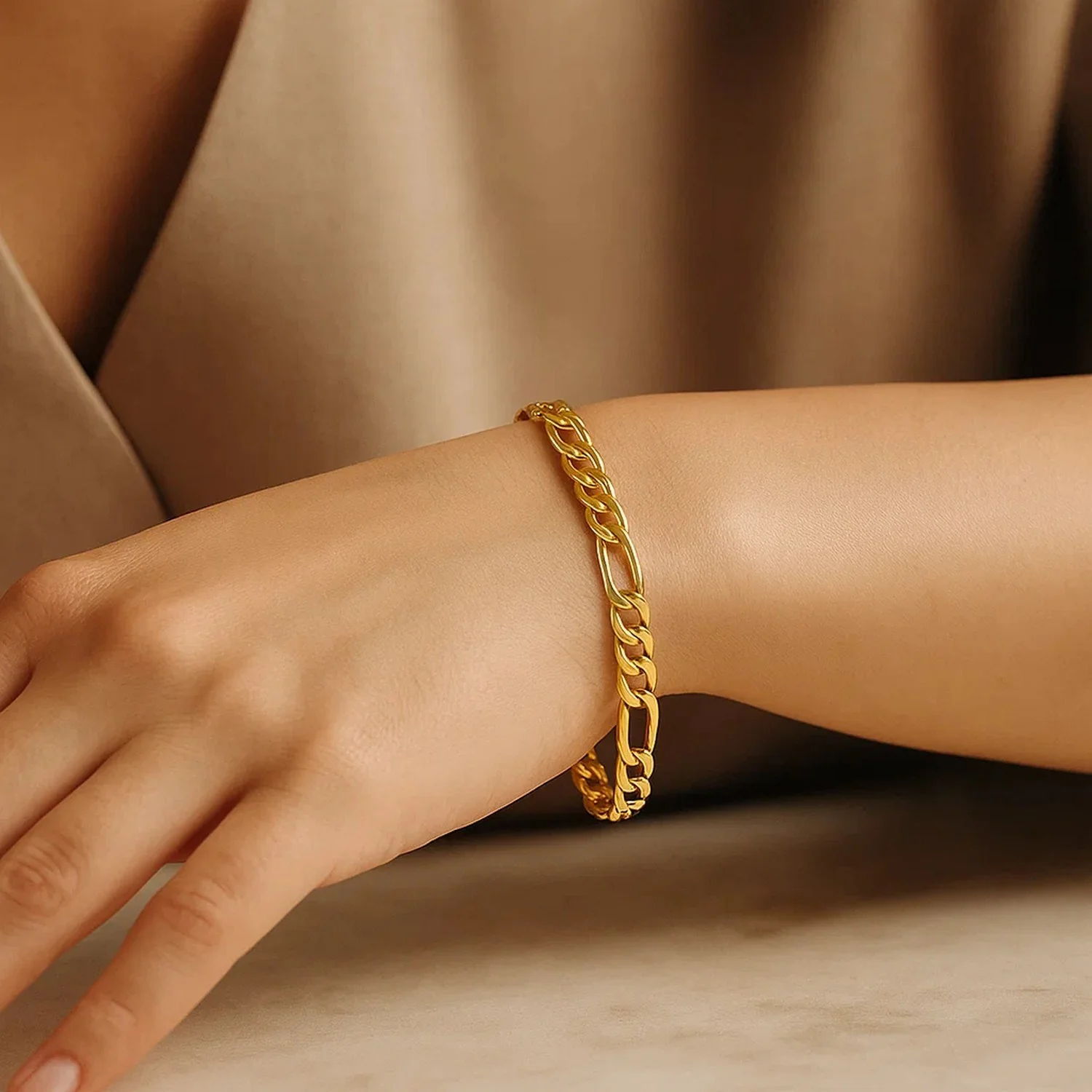 4.5mm 10k Yellow Gold Solid Figaro Bracelet - Image 5