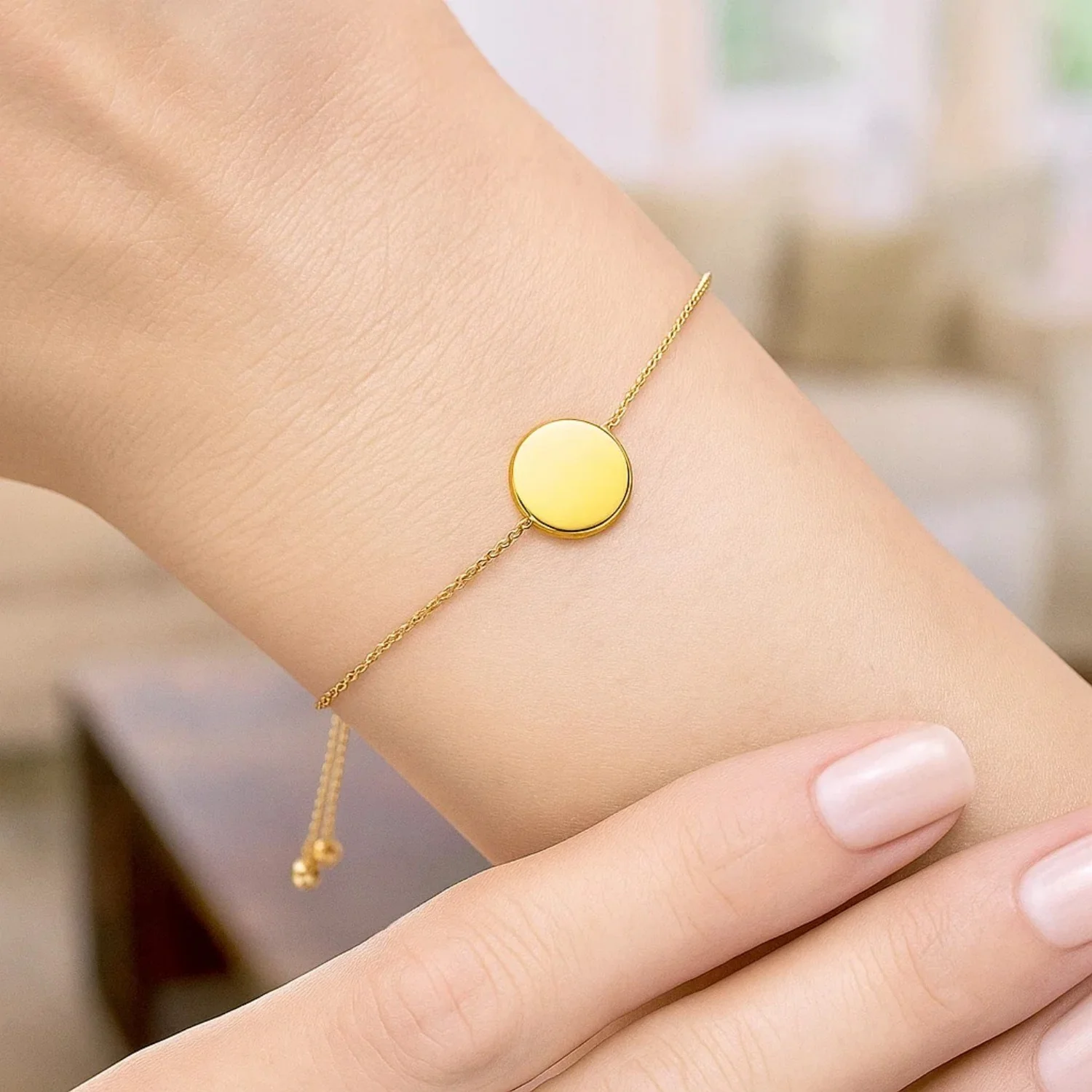 Adjustable Bracelet with Shiny Circle in 14k Yellow Gold - Image 5