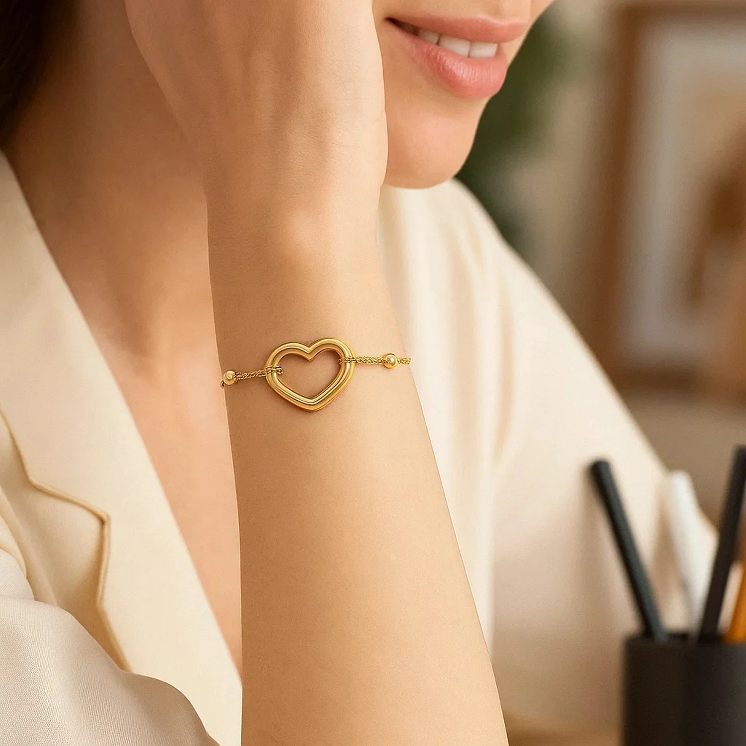 Adjustable Bracelet with Shiny Open Heart in 14k Yellow Gold - Image 2