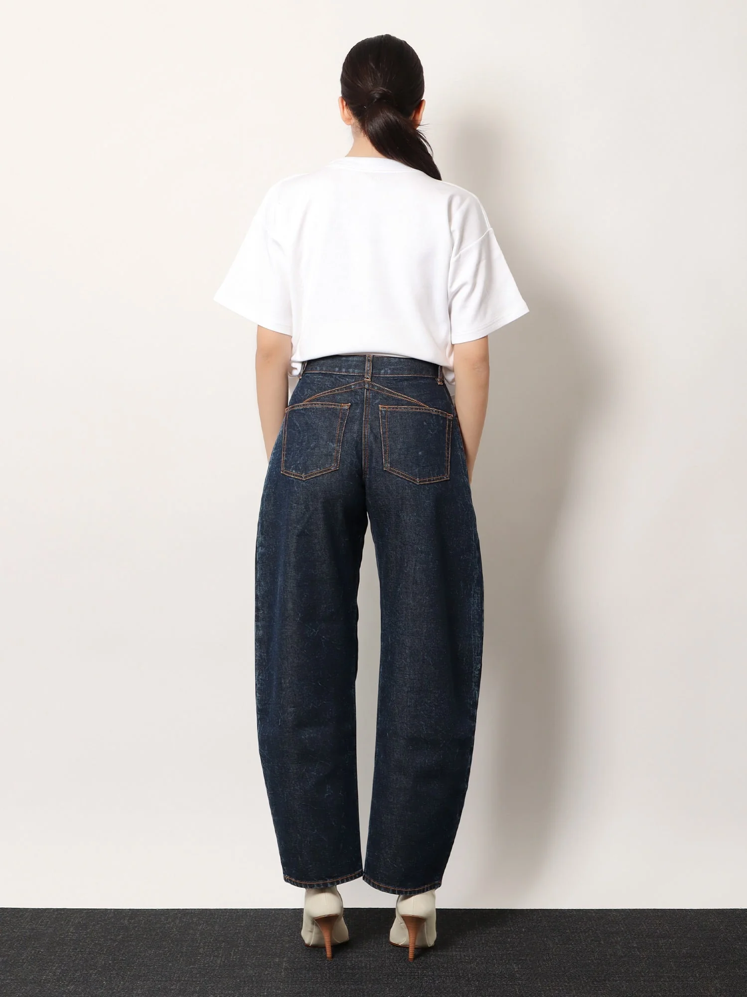 Alaia Low Round Jeans - Image 3