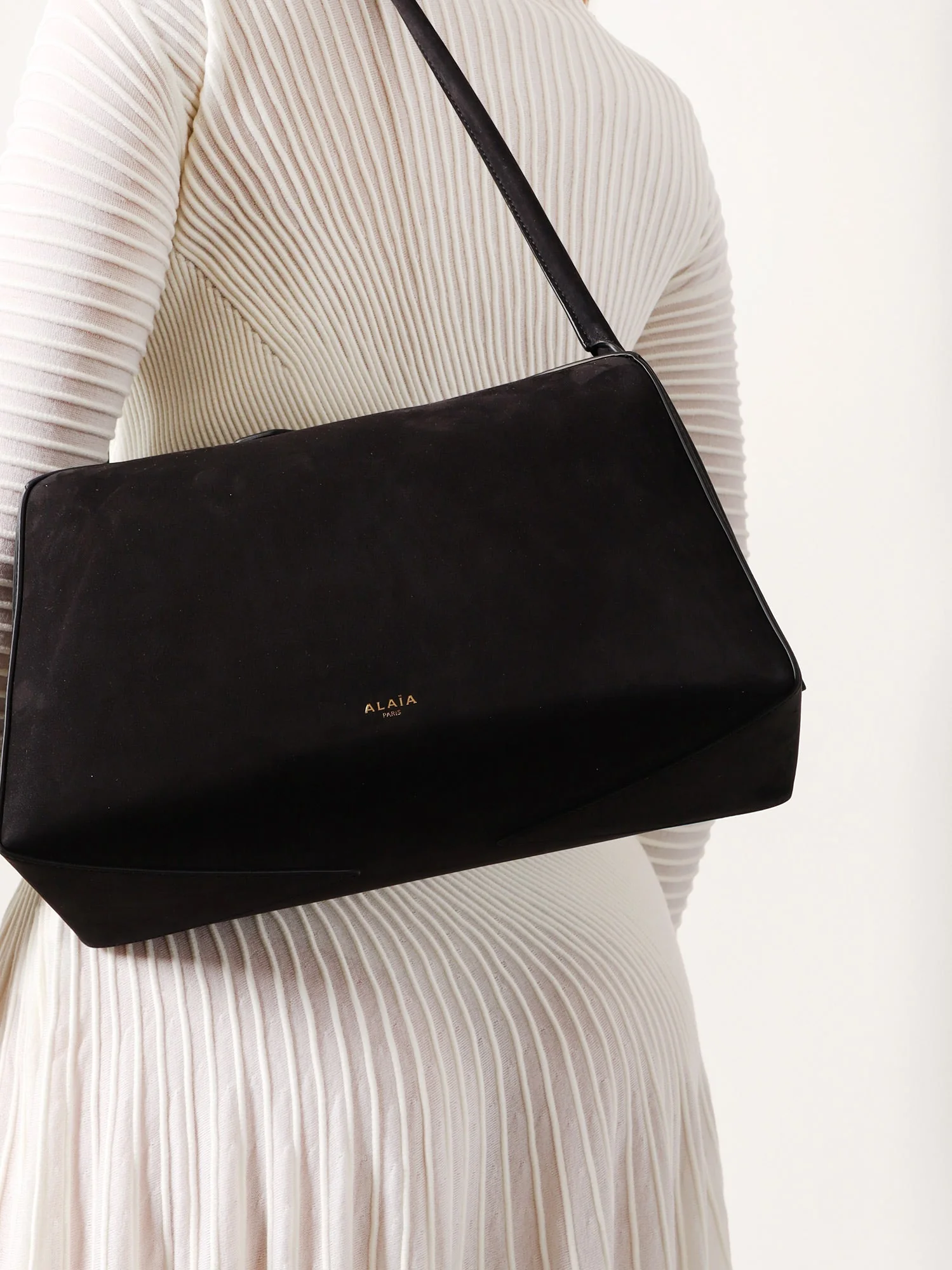 Alaia Nabuck Le Bouledogue Shoulder Bag - Image 7