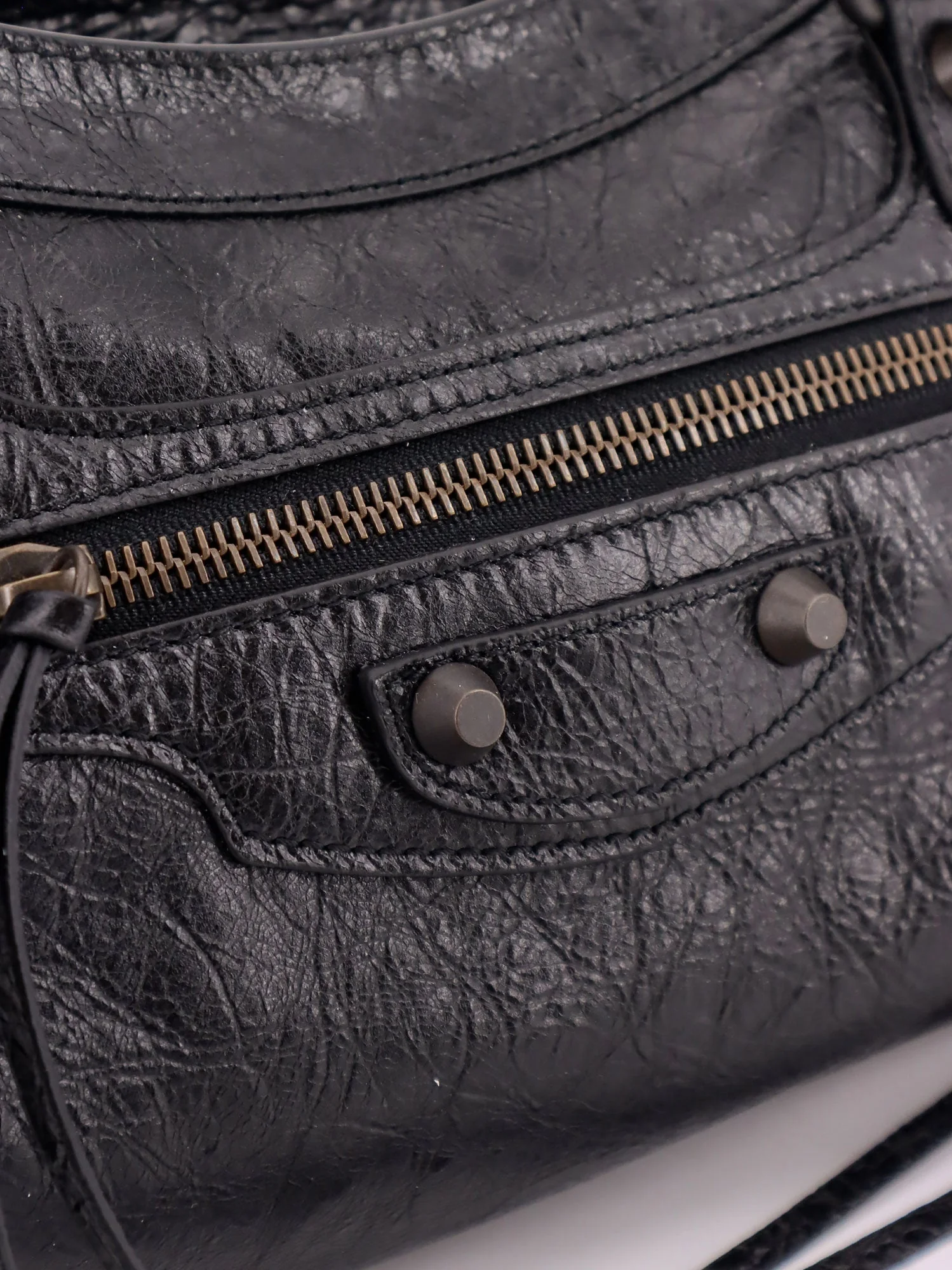 Balenciaga Le City East West Leather Shoulder Bag - Image 5