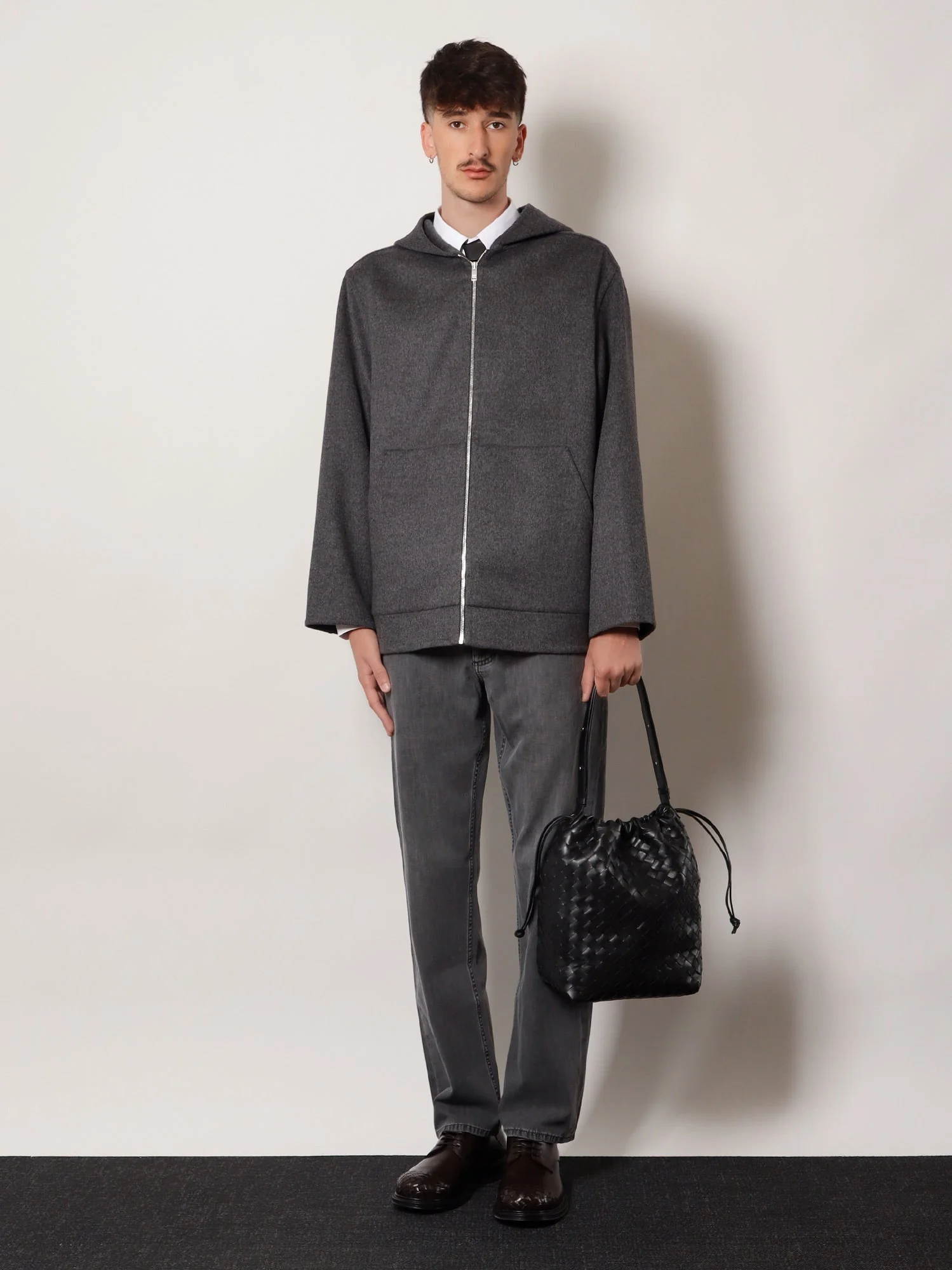 Bottega Veneta Bucket Intrecciato Biblioteca Leather Shoulder Bag - Image 2