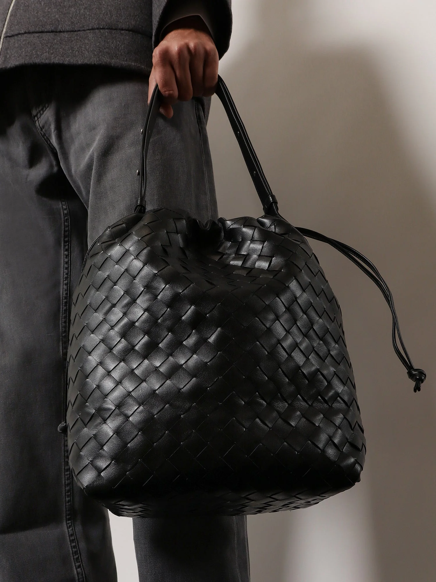 Bottega Veneta Bucket Intrecciato Biblioteca Leather Shoulder Bag - Image 3