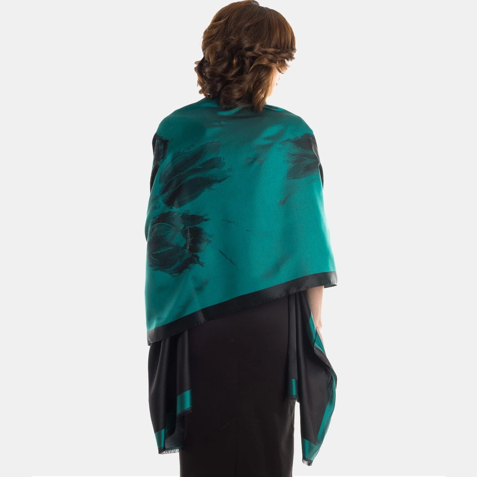Elizabetta Fortuna Silk Shawl in Emerald Green - Image 4