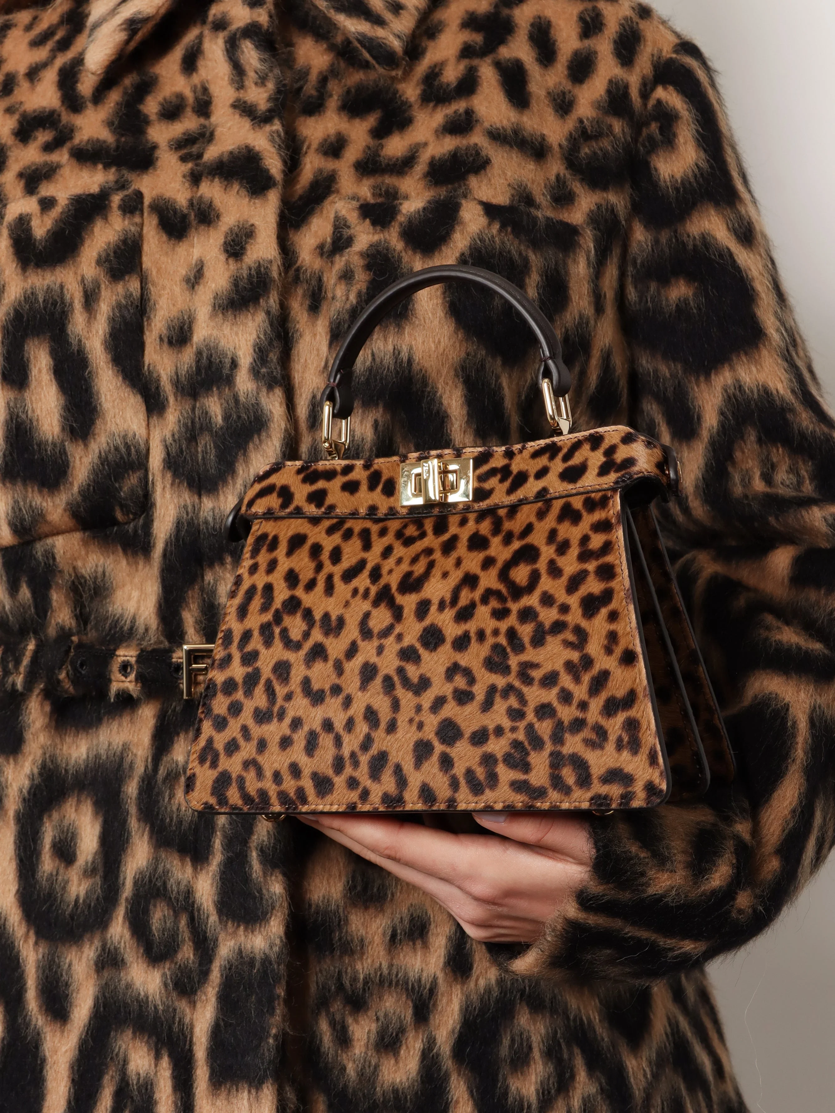 Fendi Peekaboo Iseeu Petite Leather Shoulder Bag With Fendi Leo Print - Image 2