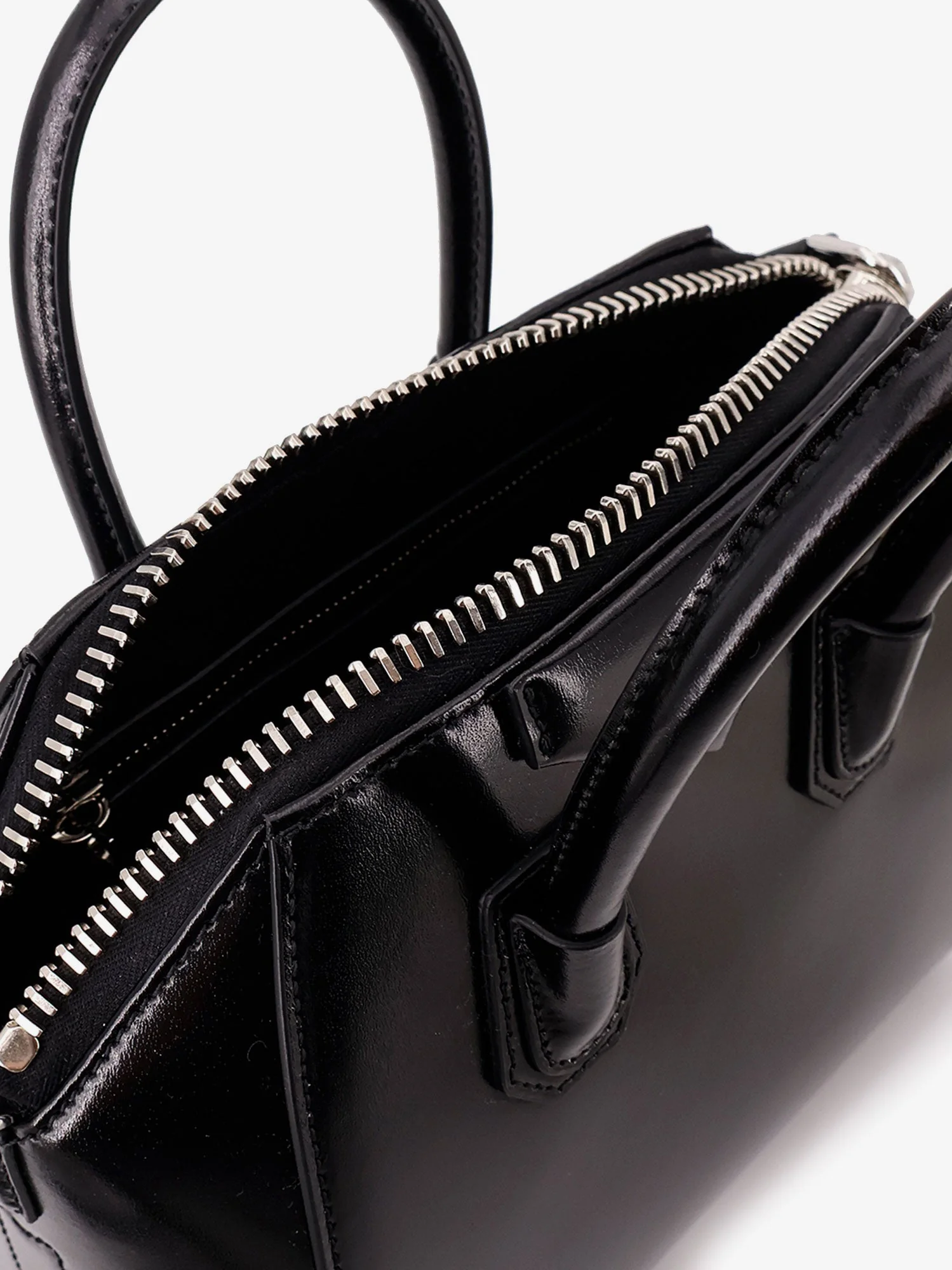 Givenchy Antigona Mini Leather Shoulder Bag - Image 4