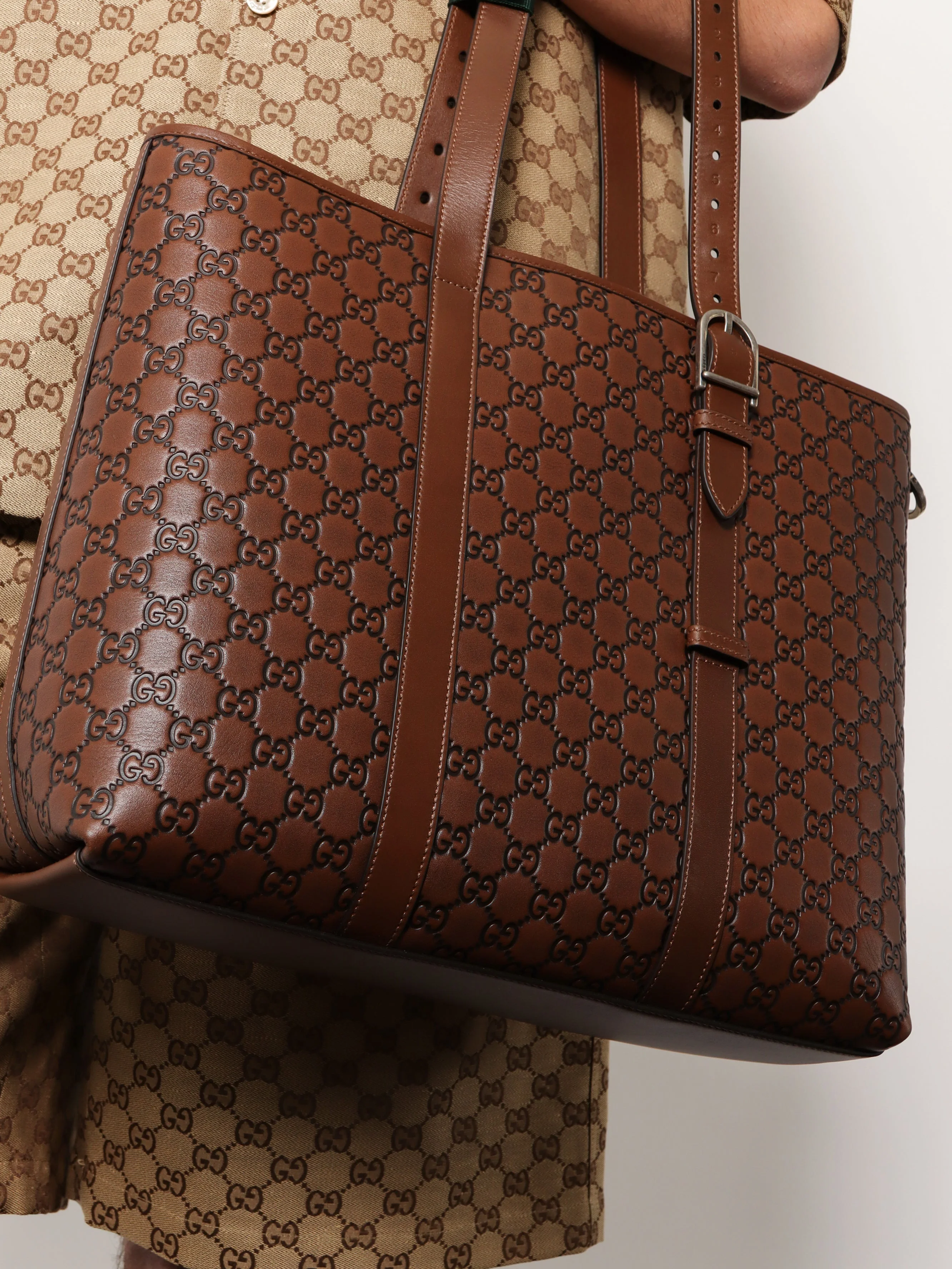 Gucci Gg Emblem Leather Shopping Bag With Embossed Gg Motif - Image 7