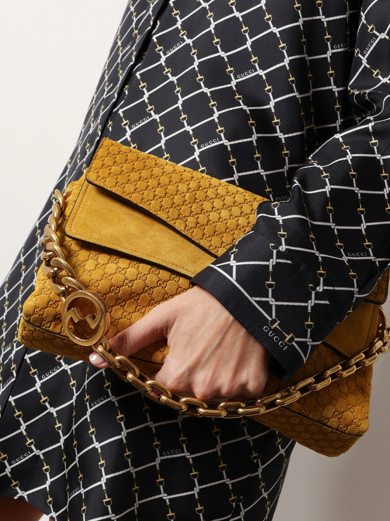 Gucci Leather Crossbody Bag With Embossed Gg Motif - Image 7