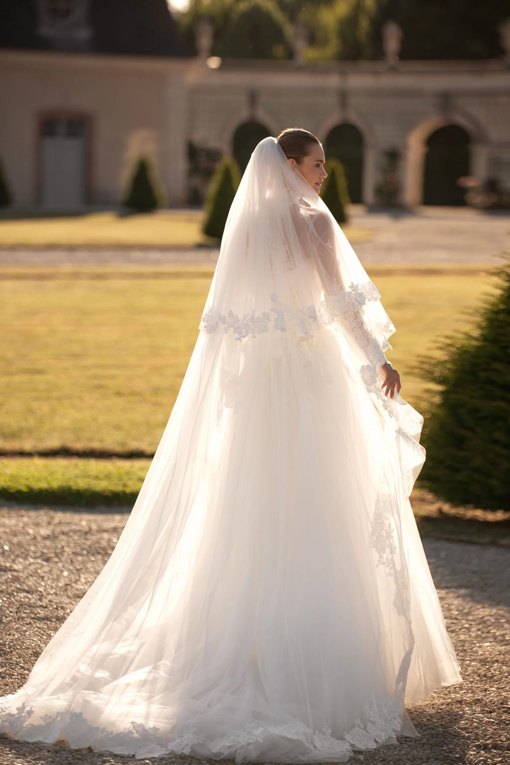 Louise Lace Capel Length Wedding Veil - Image 2