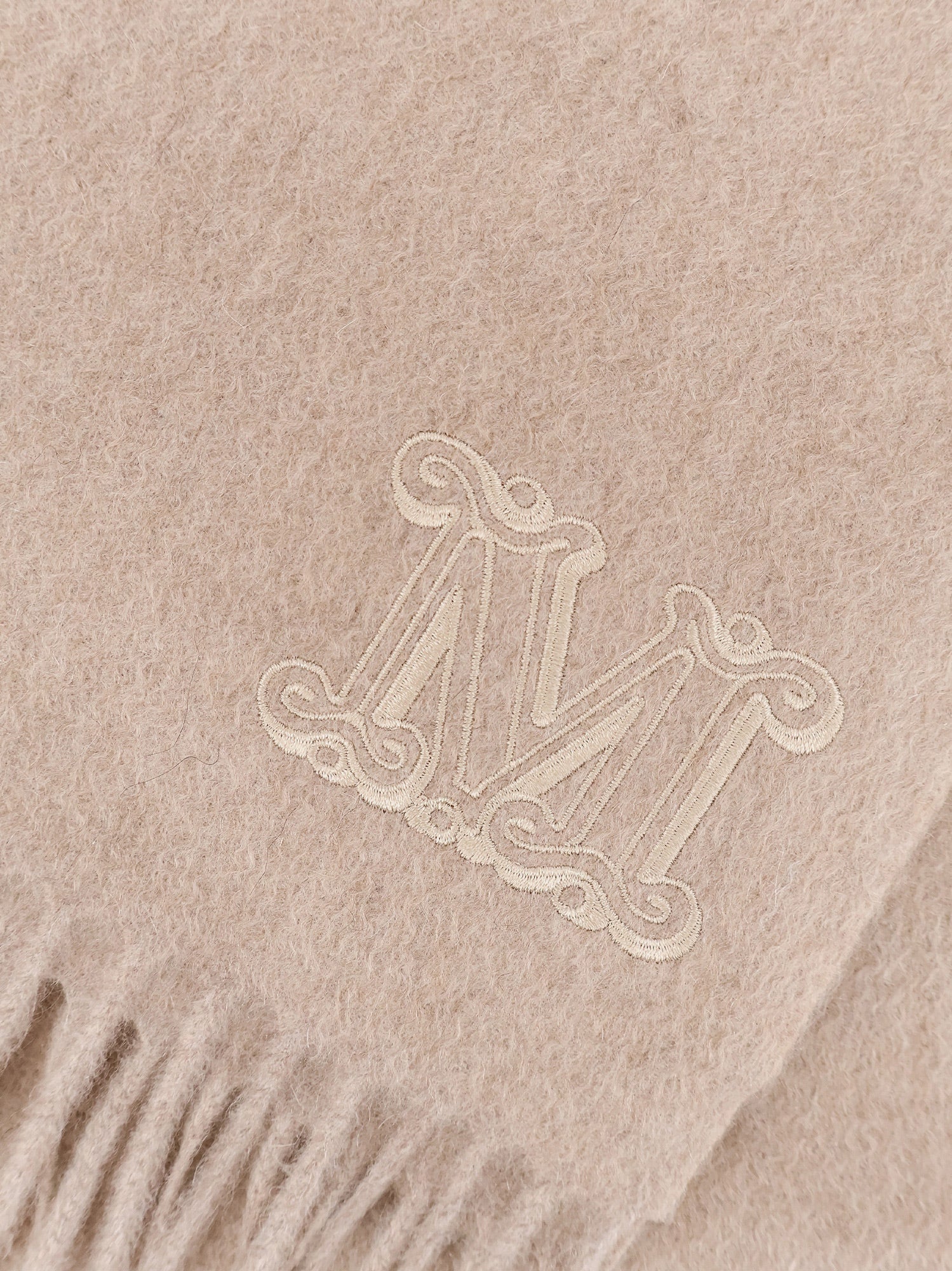 Max Mara Wsdalia Cashmere Scarf - Image 3