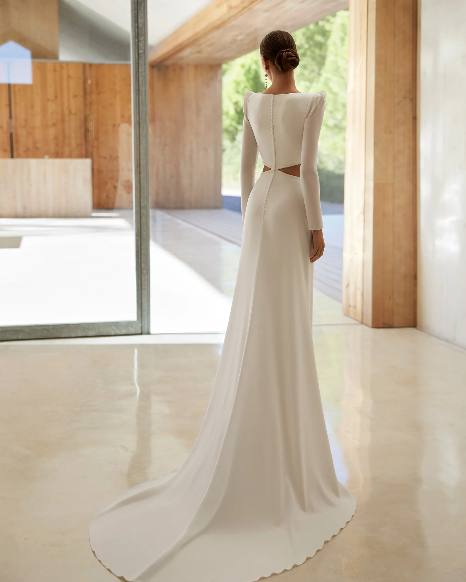 Rosa Clará Acacia Crepe Sheath Wedding Dress with Cut-Out Detail - Image 2