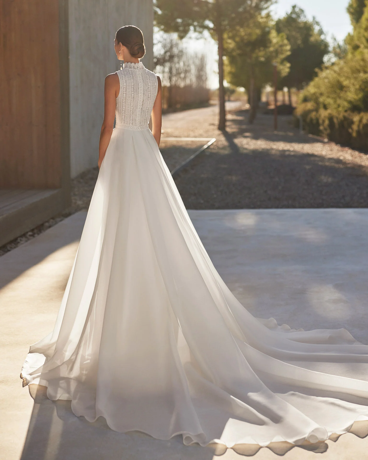 Rosa Clará Alfia Two-Piece Sheath Wedding Dress with Detachable Overskirt - Image 2
