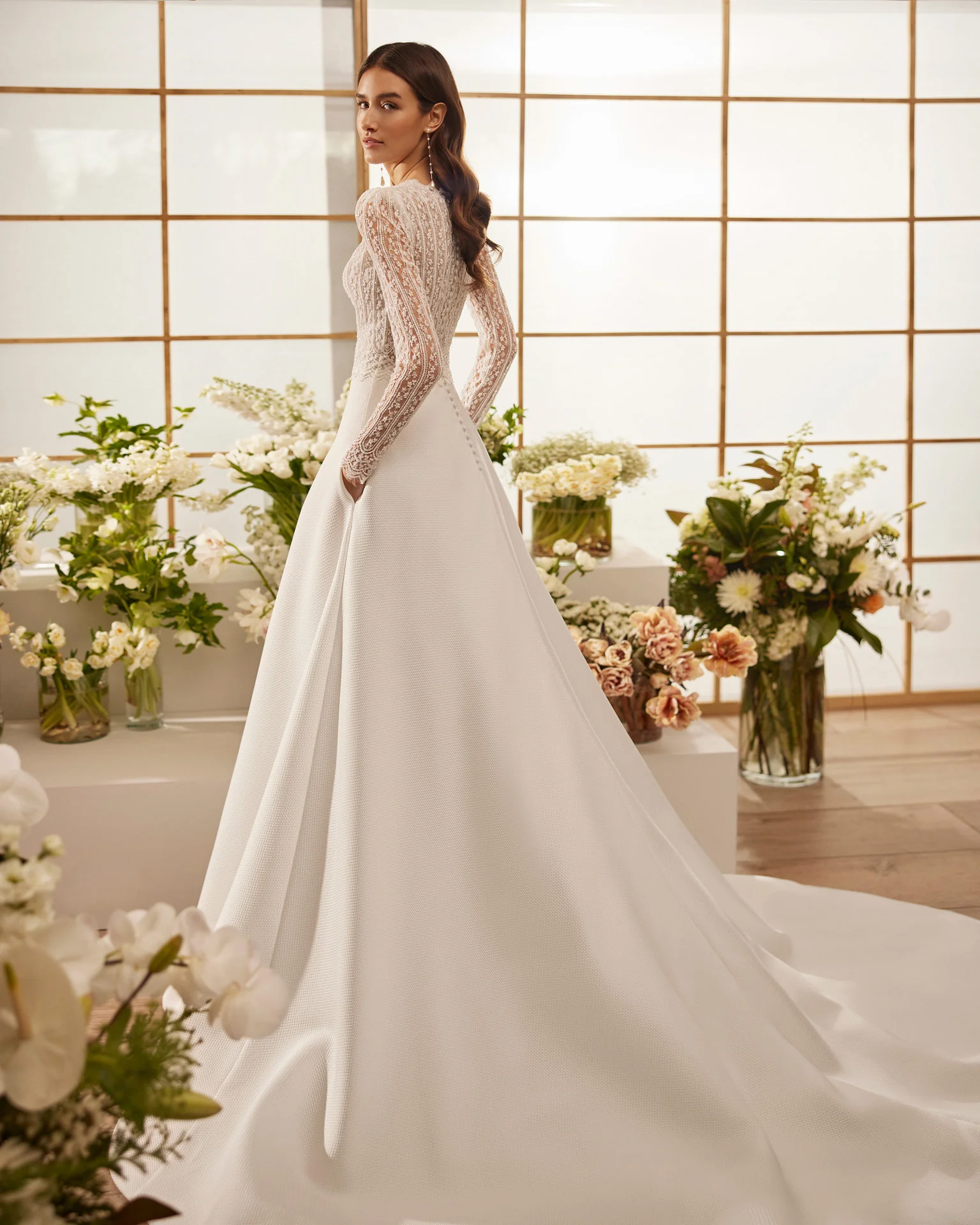 Rosa Clará Couture Marea Long Sleeve Lace Wedding Dress - Image 2