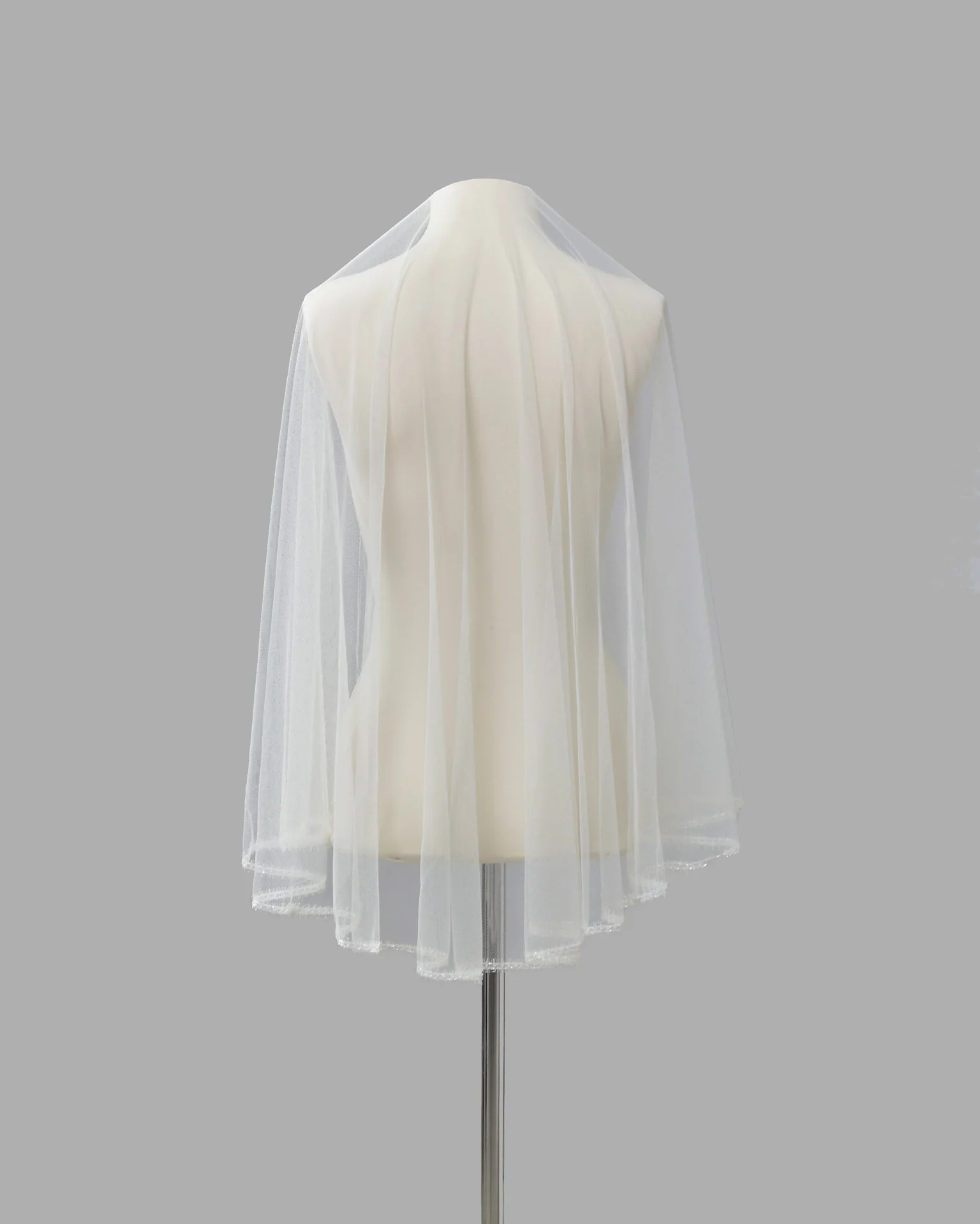 Rosa Clará Couture Soft Tulle Veil with Lace Trim - Image 2