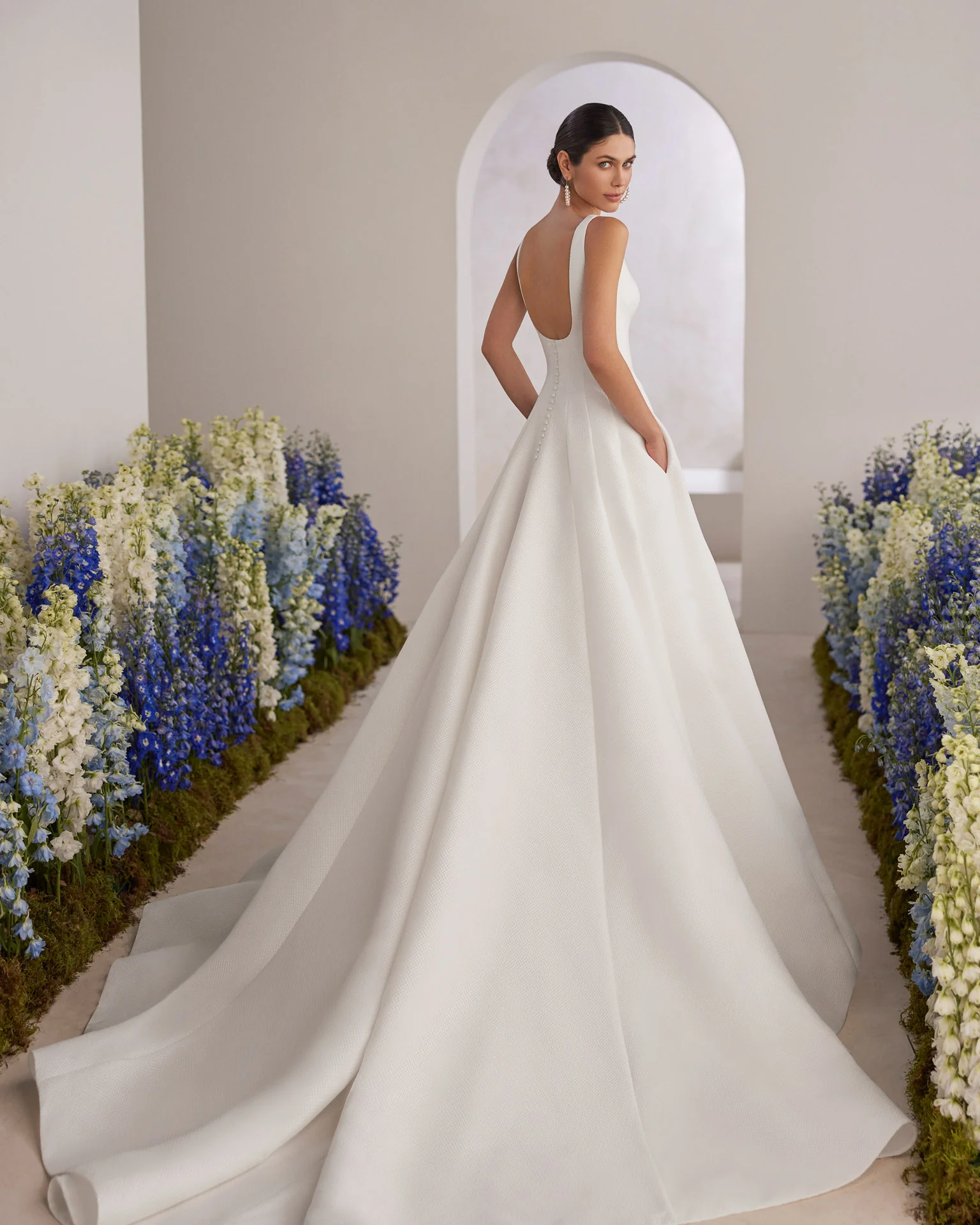 Rosa Clará Couture Tosca Square Neck Princess Wedding Dress - Image 2