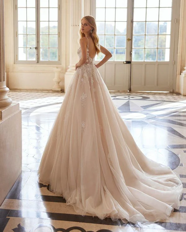 Rosa Clará Ersel Lace & Tulle A-Line Princess Wedding Dress - Image 2