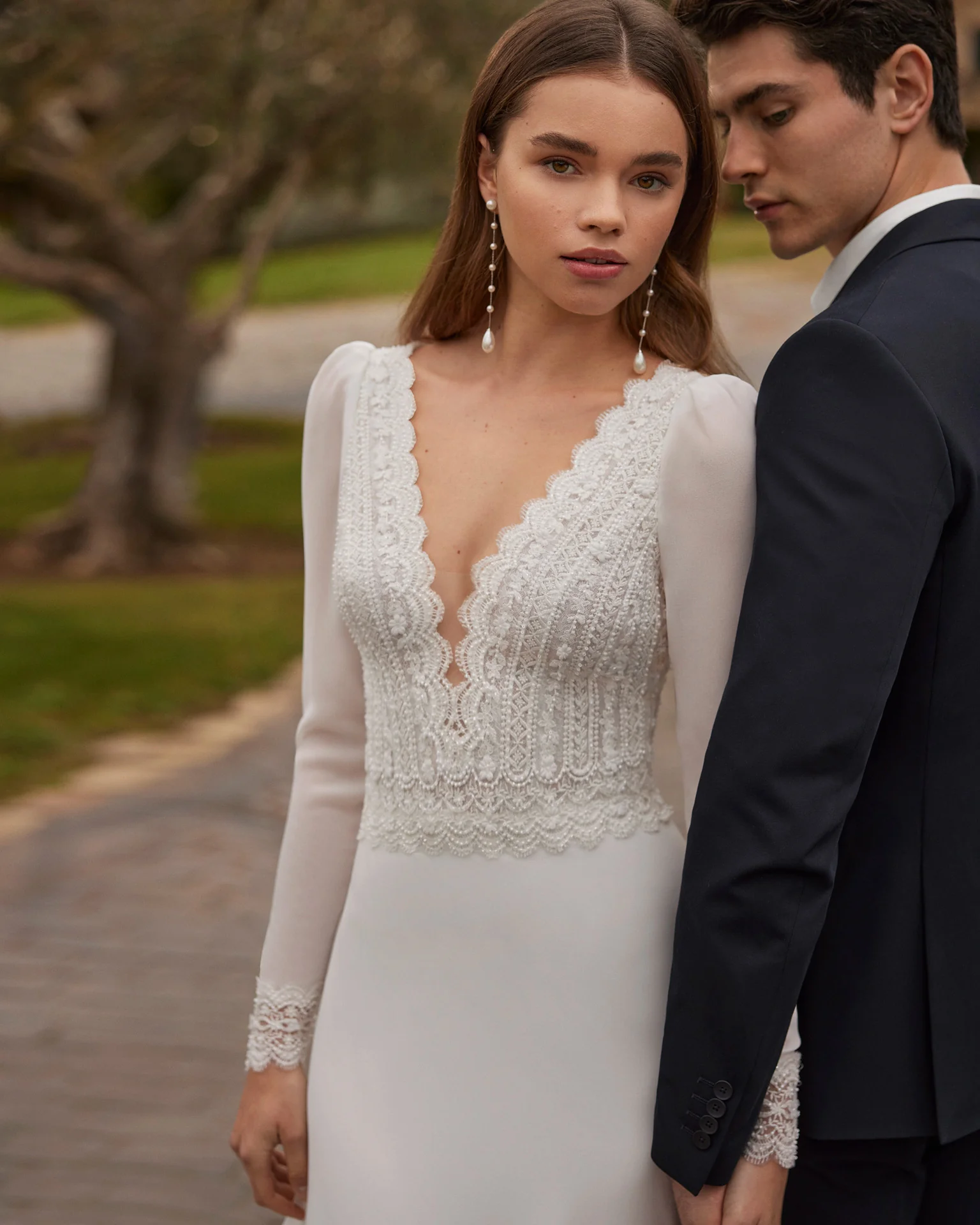 Rosa Clará Gladis Long-Sleeve Sheath Wedding Dress - Image 4